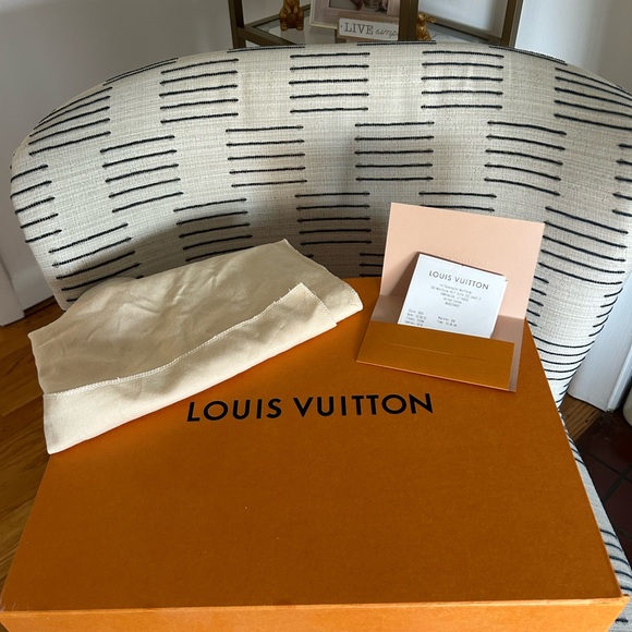 Authentic Louis Vuitton Odeon MM Damier Tote - Picture 2 of 8